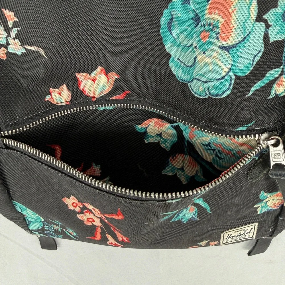Herschel Supply Co Nova 13